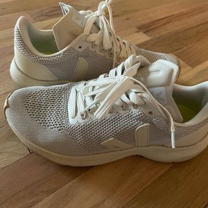 Like new Veja running shoes size 8